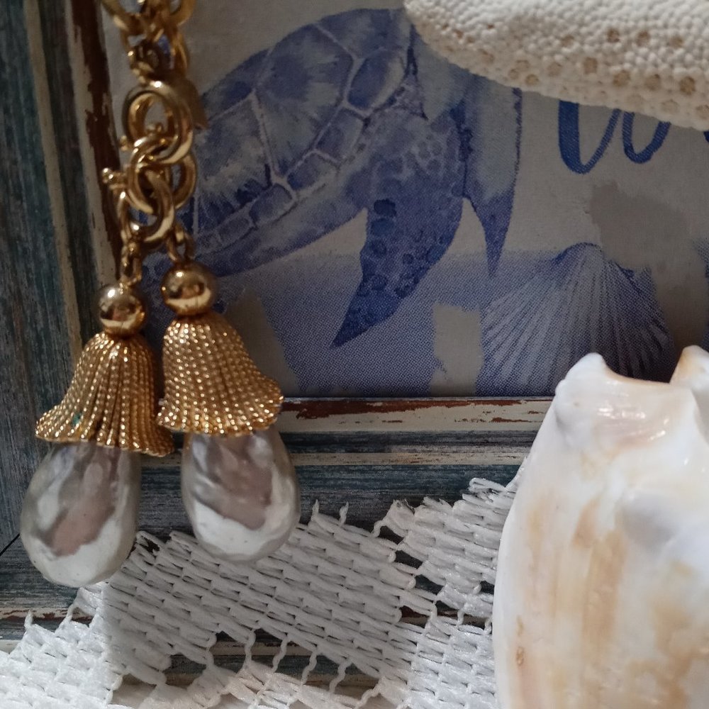 Vintage Sarah Coventry Gray pearl gold tone 32inch necklace.